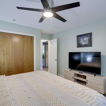 Holiday Island Home Mountain View And Hot Tub! Exterior photo