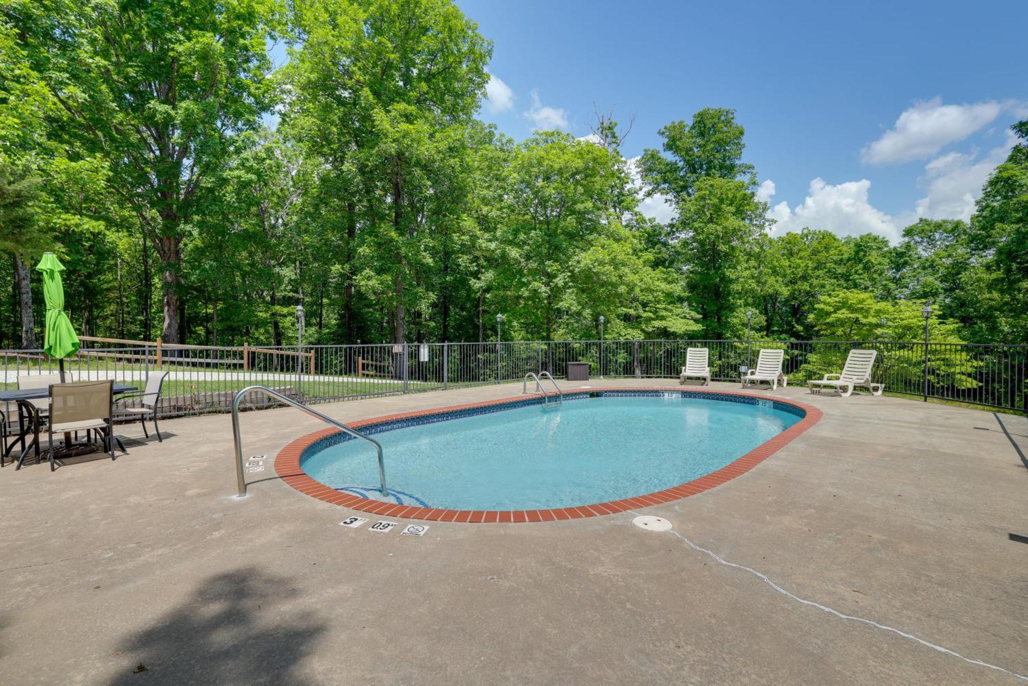 Holiday Island Home Mountain View And Hot Tub! Exterior photo