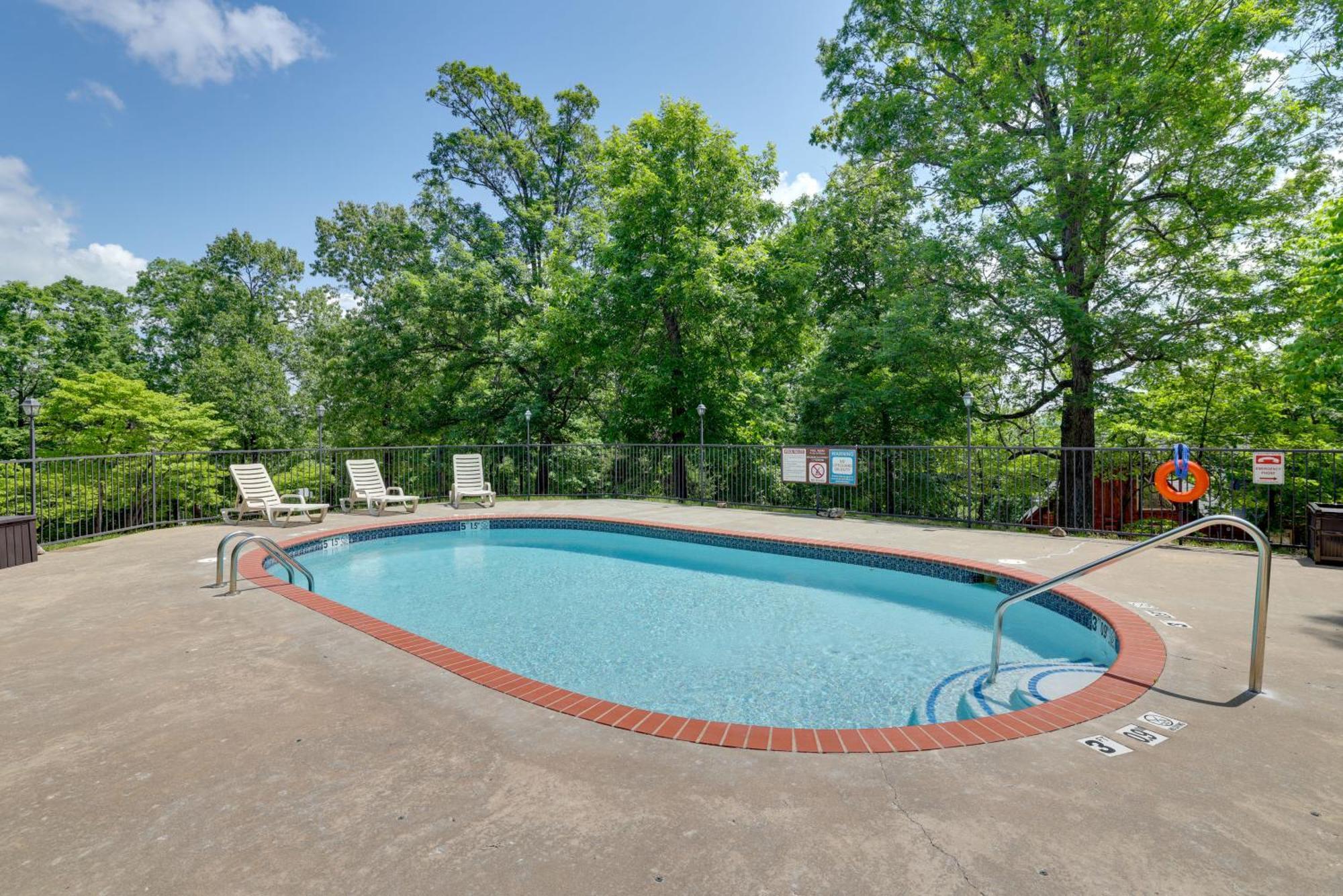 Holiday Island Home Mountain View And Hot Tub! Exterior photo