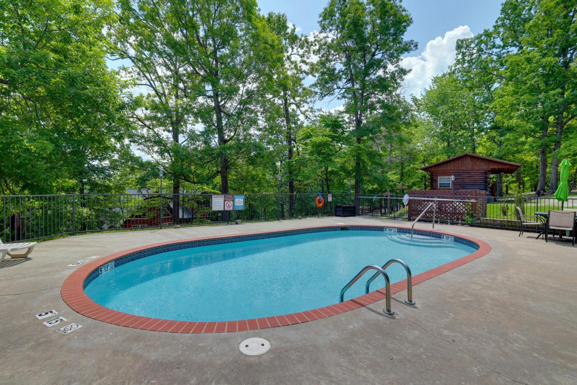 Holiday Island Home Mountain View And Hot Tub! Exterior photo